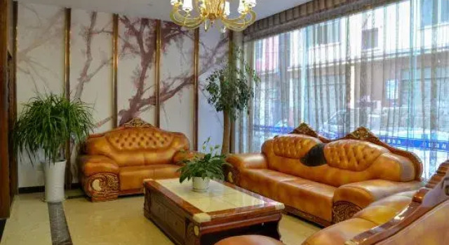 Zhaotong Junshangdu Hotel