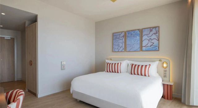 Номер Standard с видом на море Marina Bay Riviera Hotel, Curio Collection by Hilton