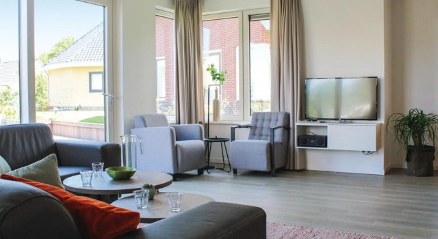 Beautiful villa with sauna, in a holiday park on the water in Friesland, Rezerwuj Willa Idskenhuizen Fryzja