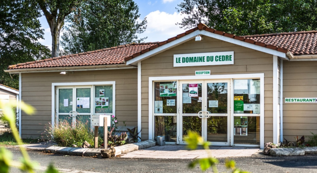 Le Domaine du Cèdre, Забронировать Отель Отели Ривьер с парковкой, Парковка