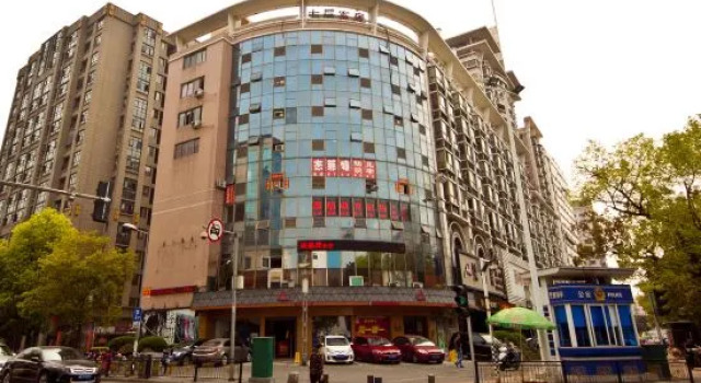Junyi Hotel (Fuzhou Dongjiekou Metro Station, Sanfang Qixiang), Rezervați Hotel Hoteluri în Fuzhou cu parcare, aproape de Fuzhou Wuyi Square, Parcare