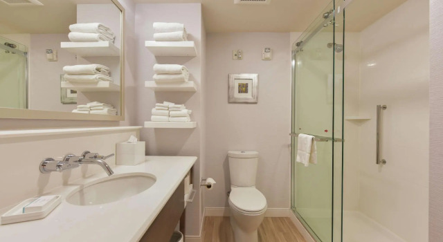 Четырёхместный номер Standard Hampton Inn & Suites Seattle/Redmond Wa