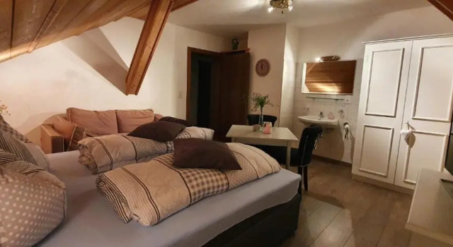 Четырёхместный номер Standard с балконом Hotel Gasthof Gaistal