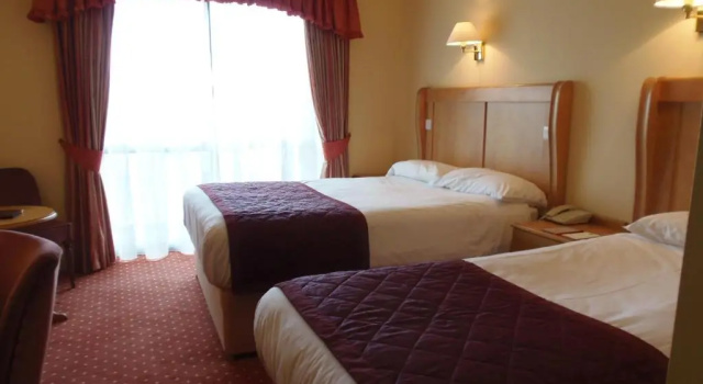 Трёхместный номер Standard Lakeside International Hotel