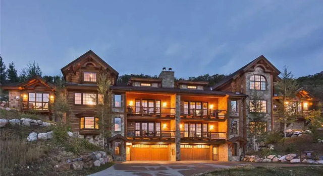 Panorama Lodge North: Luxury Log Home with Hot Tub, Elevator, Views (5BR), Забронировать Дом для отпуска Виллы Стимбот-Спрингса, Вилла