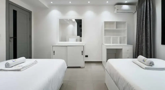 Xuru Stays I The Bold & Bright 3bdr Apt. 15 Min To Airport, Rezervovat Apartmán Nasr City 