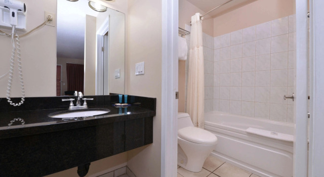 Четырёхместный номер Standard Canadas Best Value Inn & Suites-Vernon