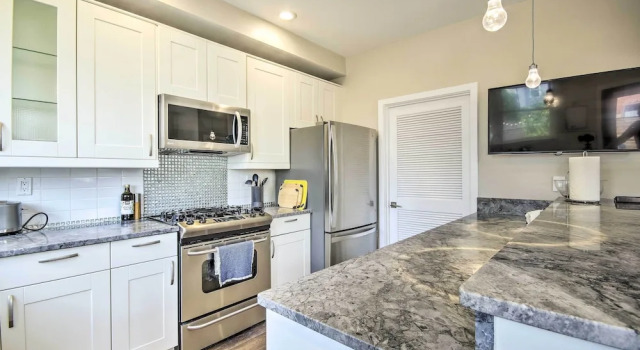 Коттедж 2 Mi to National Mall: Modern DC Retreat w/ Patio