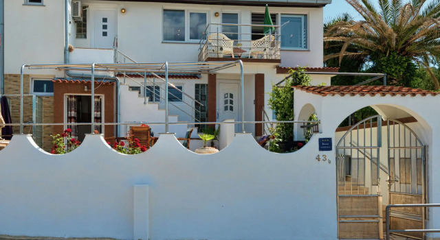 Modern Apartment in Arbanija with Hot Tub
