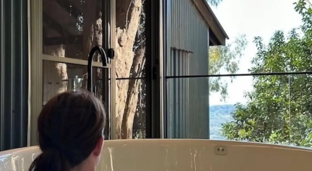 Коттедж Superior с балконом Treetops Seaview Montville