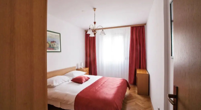 Spacious apartment 2 rooms free parking, Prenota Appartamento Splitska 