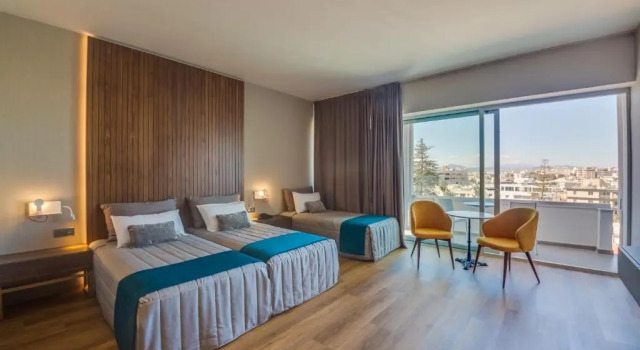 Triple room with city view Sun Hall Hotel