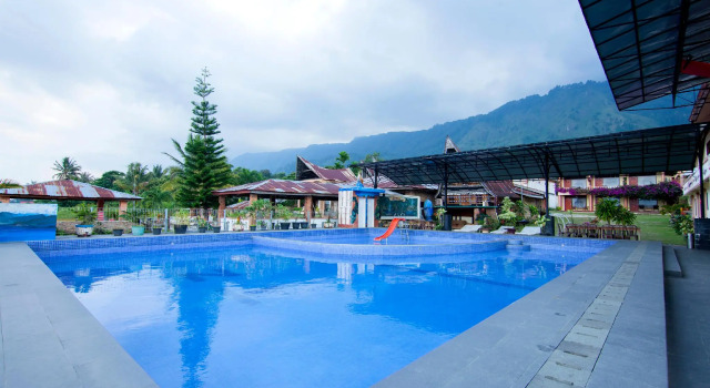 Люкс OYO 2208 Thyesza Hotel