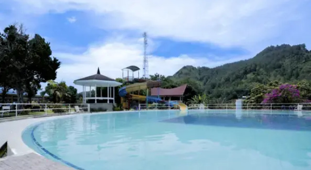 Bobocabin Patra Parapat, Toba, Rezerwuj Hotel Parapat Sumatra