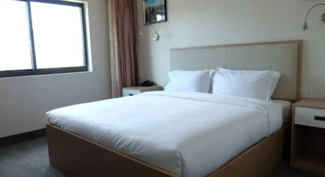 Номер Standard с красивым видом из окна LIC Plaza Hotel