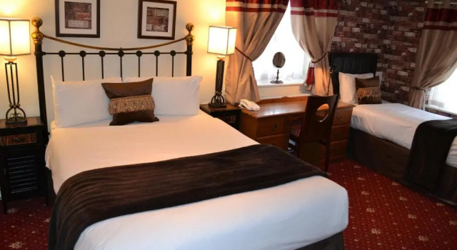 Семейный номер Standard Brookside Hotel & Residents Bar , Cozy lounge areas & Terrace ,Suitable for Solo Travelers Couples Educational Groups Families & Contractors welcome
