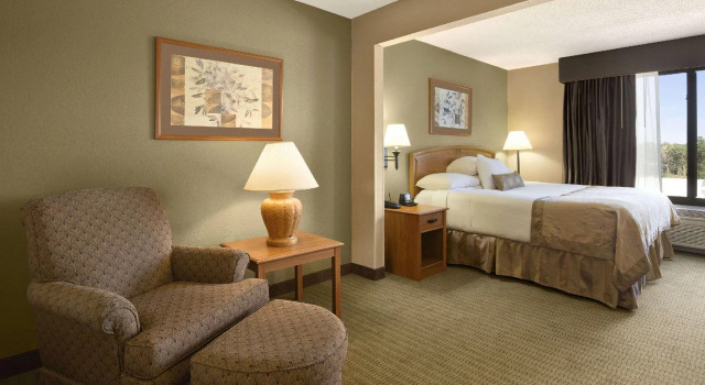 Двухместный люкс c 1 комнатой Wingate by Wyndham Little Rock
