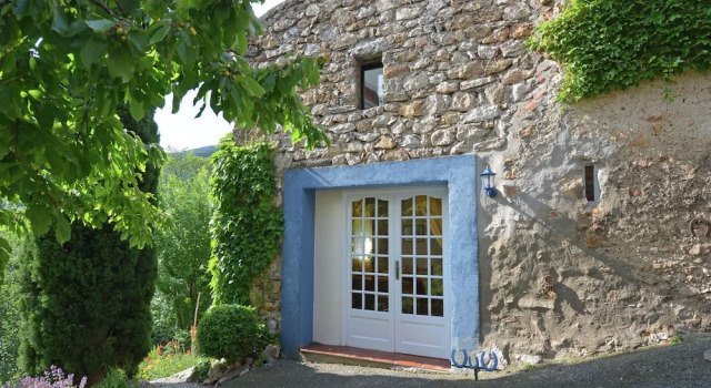 Villa in Pyrenees with Stunning Mountain Views, Rezerwuj Willa Domki letniskowe w Corbières, Domek