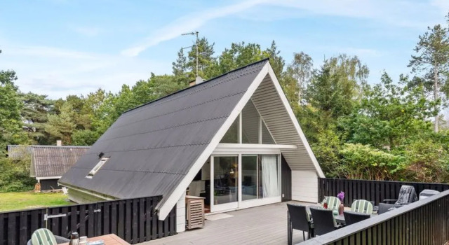 "Sahra" - 400m from the sea in Bornholm, Rezerwuj Hotel Hotele w Hovedstaden region z parkingiem, Parking