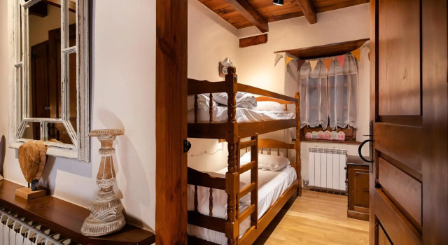Pleta Ordino 51, Duplex rustico con chimenea, Ordino, zona Vallnord, Забронировать Отель Отели Ордино с парковкой, рядом с Горнолыжный курорт Ордино-Аркалис, Парковка