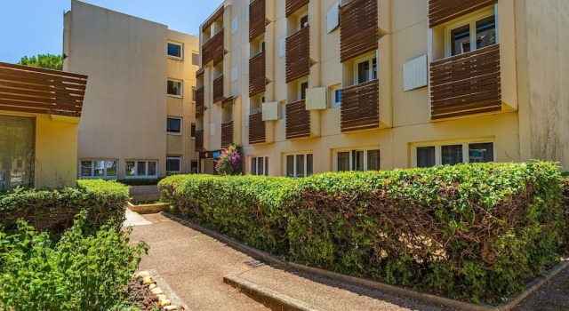 4-guest AC Apartment Near Beach