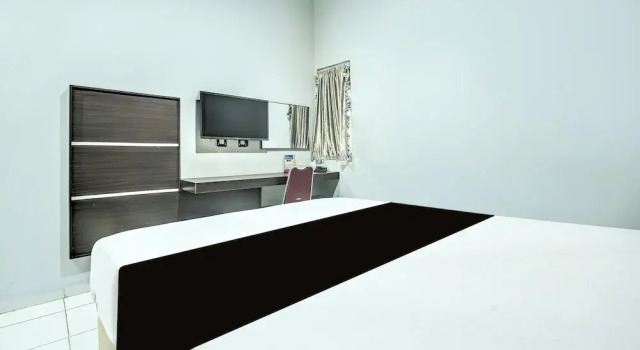 OYO 94781 Hotel Lucky Inn Makassar, Prenota Hotel Makassar 