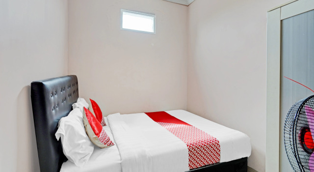 Standard- dobbelt værelse OYO 90234 Dhoho Family Guest House
