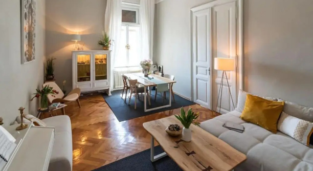 No.8: Lovely & Cosy 3-room Heart of the City, Varaa Hotelli Timişoara Timiş, lähellä Fructus Plaza