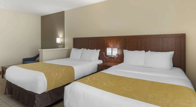 Четырёхместный номер Standard Comfort Suites Tulare Sequoia Gateway