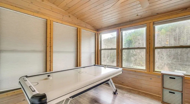 Коттедж Hot Tub, Trails, Views! Little River Retreat