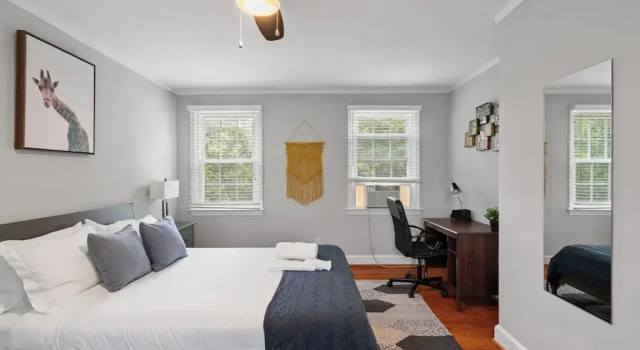 Коттедж Deluxe Charming Townhouse Retreat by Cozysuites