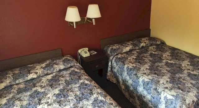 Super 7 Inn