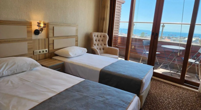 Семейный номер Standard с балконом Nanda Hotel