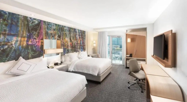 Четырёхместный номер Standard с балконом Courtyard by Marriott Baton Rouge Downtown