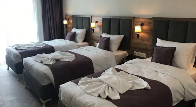 Трёхместный номер Standard Royal Palas Hotel