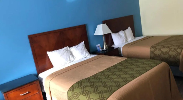 Четырёхместный номер Standard Western Inn South