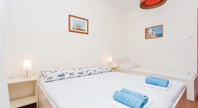 Beautiful Home in Punat With Wifi and 3 Bedrooms, Prenota Hotel Hotel a Isole Quarnerine con parcheggio, Parcheggio