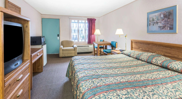 Двухместный люкс Knights Inn Canton