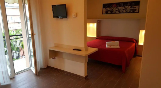 Четырёхместный номер Superior с балконом Hotel Perla Verde