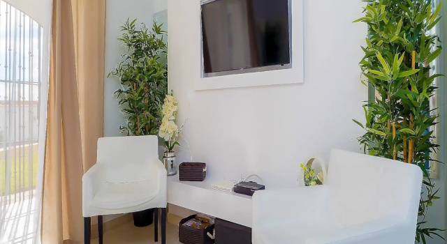 Dona Lola Macarena - Beautiful Frontline beach house between Fuengirola and Marbella - CS100, Забронировать Отель Отели Калаонда 3 звезды, 3*