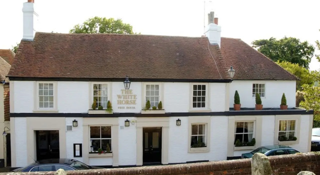 The White Horse Inn, Забронировать Гостевой дом Отели Исторического графства Суссекса с парковкой, Парковка