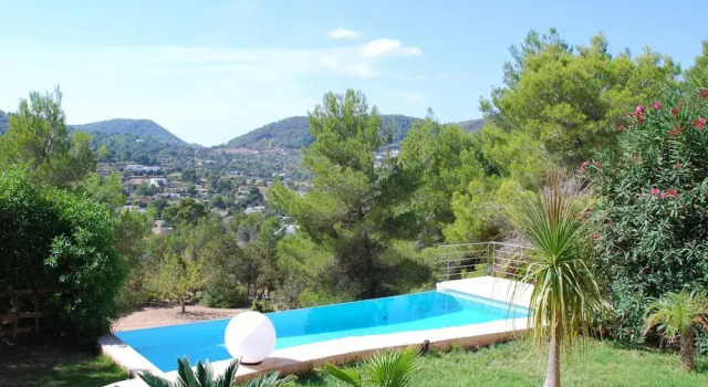 Вилла Detached Villa in Ibiza with Great Views of Hills & Hot Tub