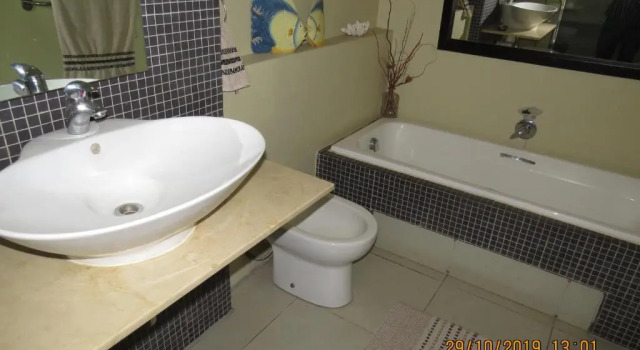 Апартаменты Accommodation Front - Tastefully Furnished 6 Sleeper with Ocean Views