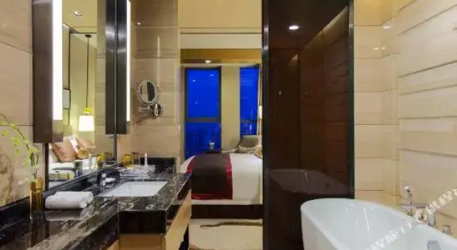 Двухместный номер Superior Crowne Plaza Tianjin Meijiangnan by IHG