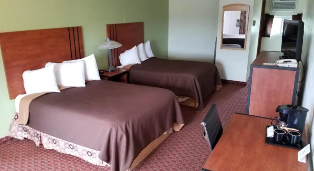 Четырёхместный номер Standard All Seasons Inn & Suites