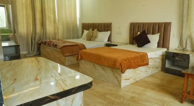 Hotel Satyam And Restaurant, Забронировать Отель Джаунпур штат Уттар-Прадеш