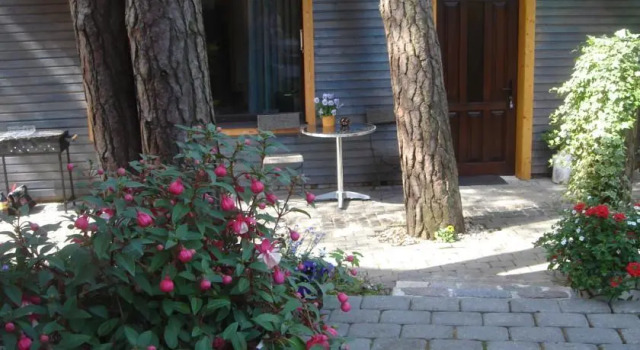Guest House Vecāķi, Rezerwuj Pensjonat Hotele w Riga z parkingiem, Parking