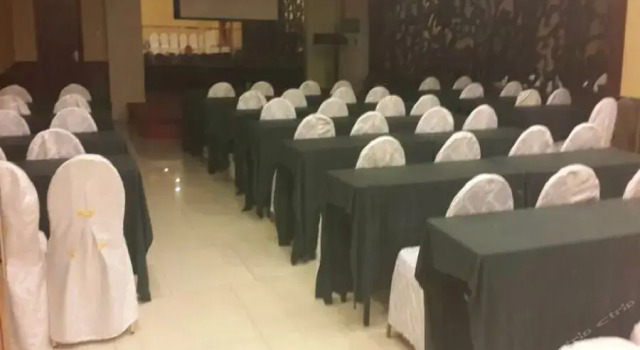 Shenglong Business Hotel, Varaa Hotelli Xiangfang 