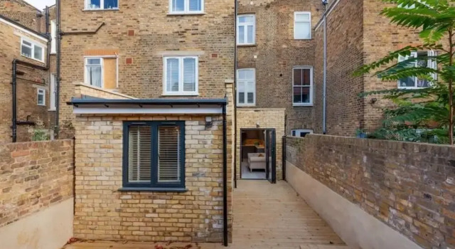 Contemporary 2bed&bath Apt W/patio in North London, Забронировать Отель Отели Англии 3 звезды, 3*
