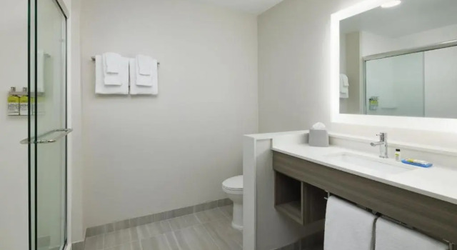 Четырёхместный номер Standard Holiday Inn Express & Suites Gulf Breeze - Pensacola Area by IHG